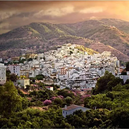 Heart Of The Pueblo, Tolox, Sierra De Las Nieves Exterior photo